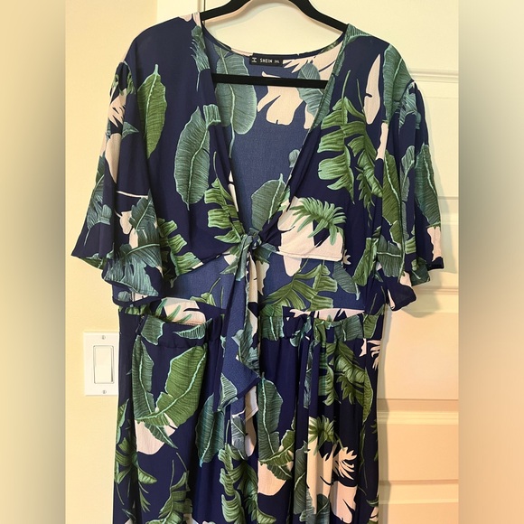 Plus size tropical print maxi dress with cut out and tie front, 3X - Picture 2 of 5